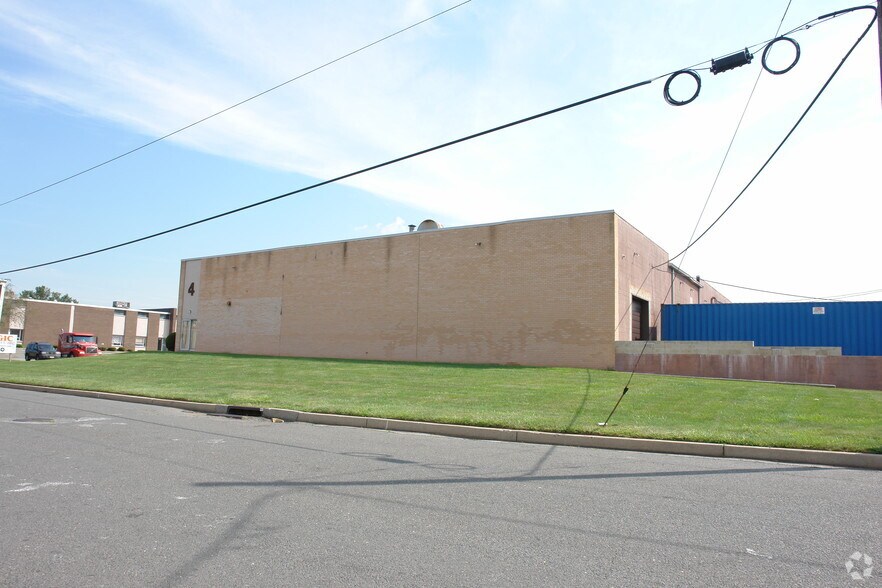 1421-1447 Pinewood St, Rahway, NJ à louer - Photo du bâtiment - Image 2 de 2