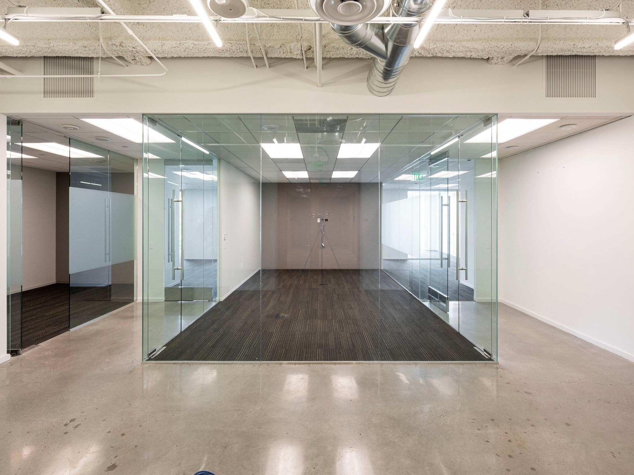 4685 MacArthur Ct, Newport Beach, CA à louer Photo intérieure- Image 1 de 9