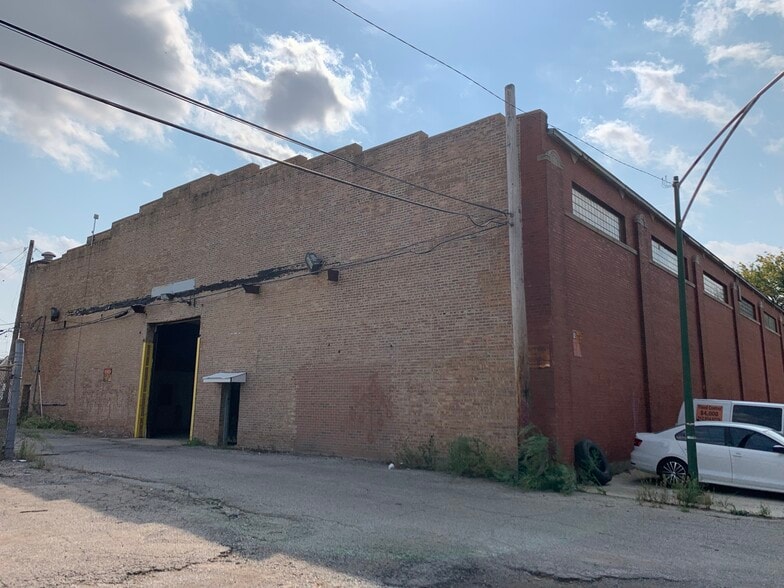 2956 W 38th St, Chicago, IL for lease - Building Photo - Image 3 of 8