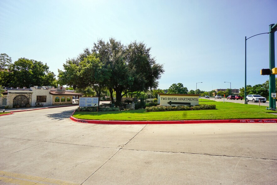 103 N Austin Ave, Georgetown, TX à louer - Photo du bâtiment - Image 2 de 3