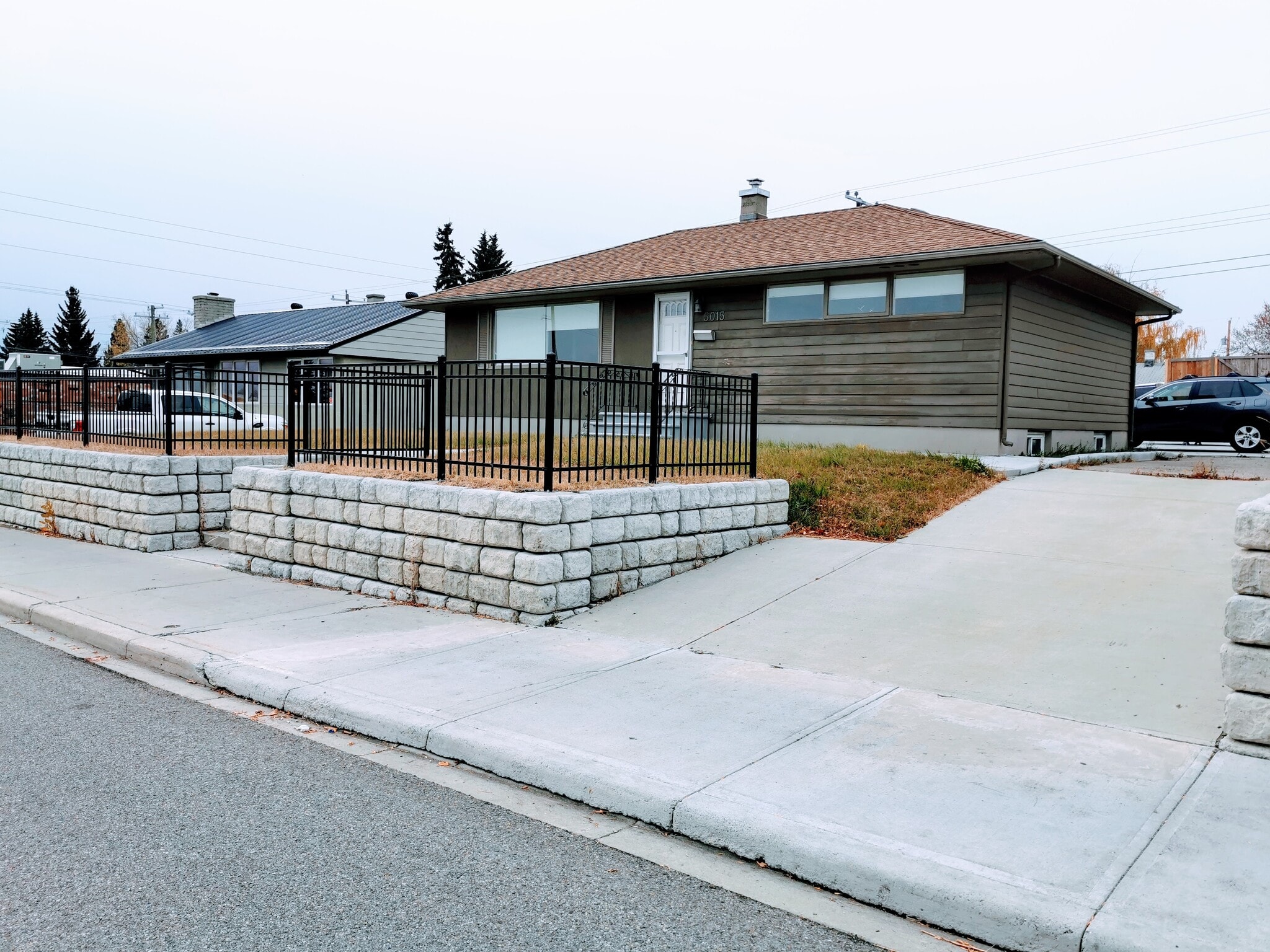 5015 Centre St NW, Calgary, AB for sale Primary Photo- Image 1 of 1