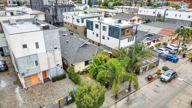 Plus de détails pour 644 N Serrano Ave, Los Angeles, CA - Multi-résidentiel à vendre