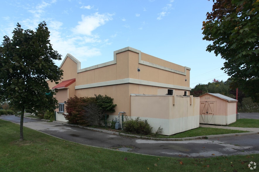 4262 Lakeville Rd, Geneseo, NY for lease - Building Photo - Image 2 of 3