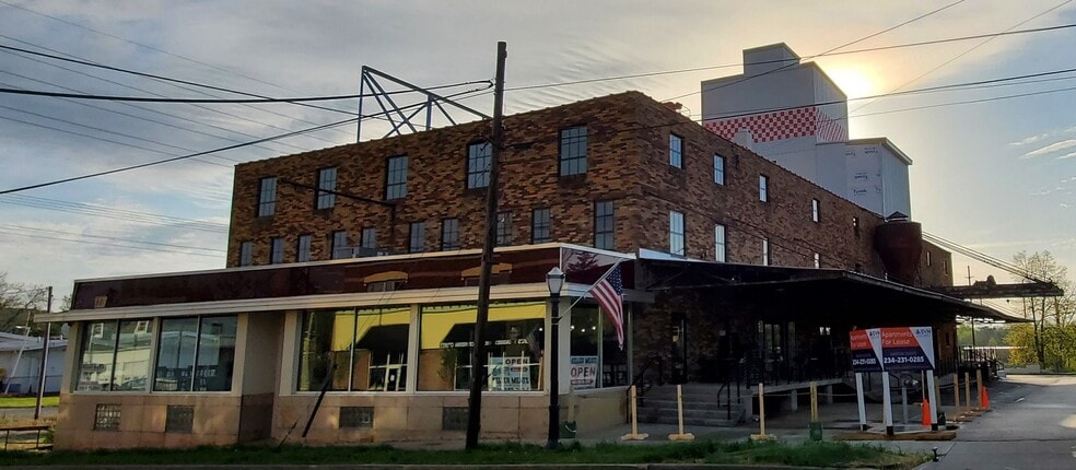 320 S Court St, Medina, OH for lease - Building Photo - Image 3 of 9