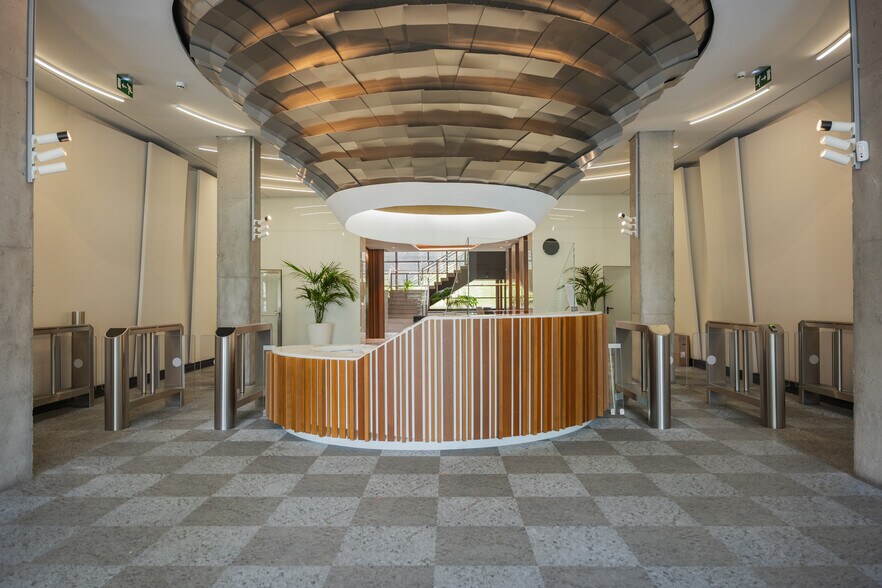 Calle del Ombú, 3, Madrid, Madrid à louer - Photo du bâtiment - Image 3 de 17