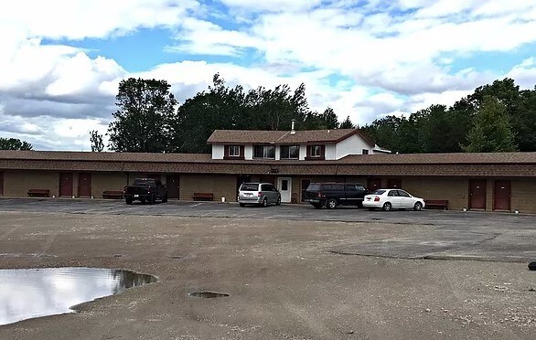 Plus de détails pour W1915 Flame Rd, Marinette, WI - Services hôteliers à vendre