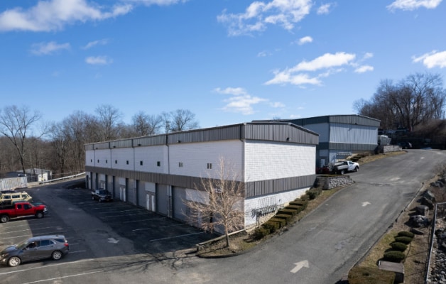 6-9 Dunham Dr, New Fairfield, CT for lease - Building Photo - Image 2 of 11
