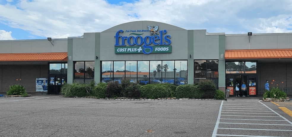 105 Hardy Court Shopping Ctr, Gulfport, MS for sale - Primary Photo - Image 1 of 9