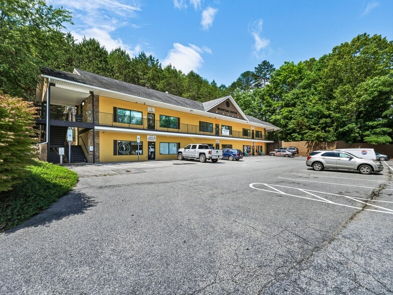 9 Fallen Spruce Dr, Asheville, NC for sale - Building Photo - Image 2 of 17