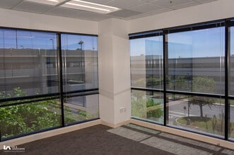 4811 Airport Plaza Dr, Long Beach, CA à louer Photo intérieure- Image 1 de 10