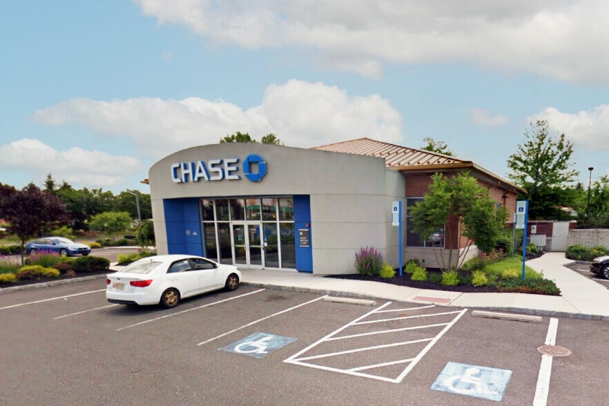955 Highway 33, Hamilton, NJ for lease - Primary Photo - Image 1 of 3