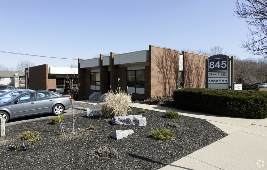 845 N Park Rd, Wyomissing, PA à louer - Photo du bâtiment - Image 3 de 4