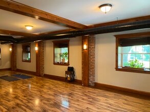 92 N Summit St, Southington, CT for lease Interior Photo- Image 2 of 7