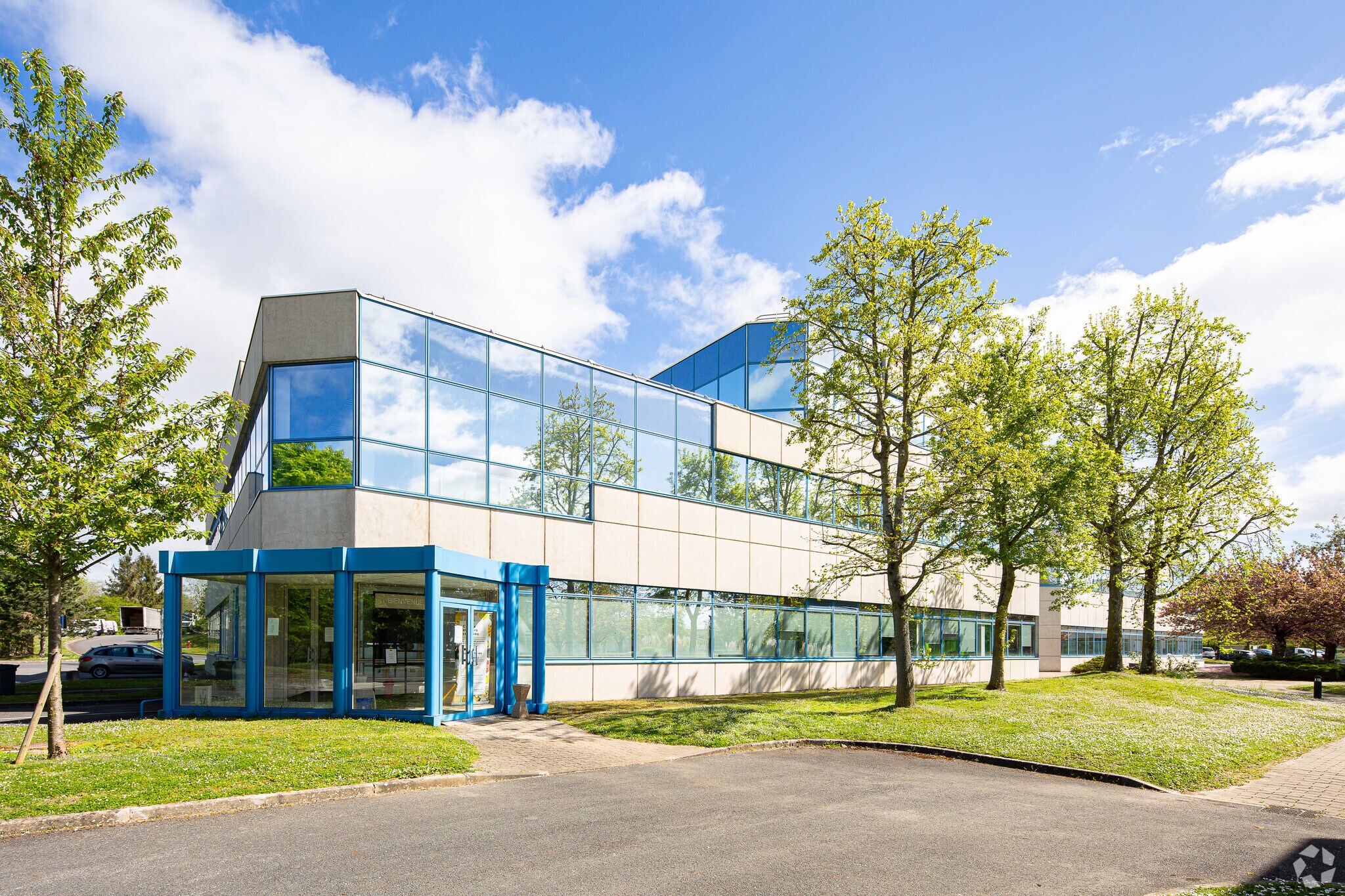 3 Avenue Du Canada, Les Ulis à louer Photo principale- Image 1 de 3