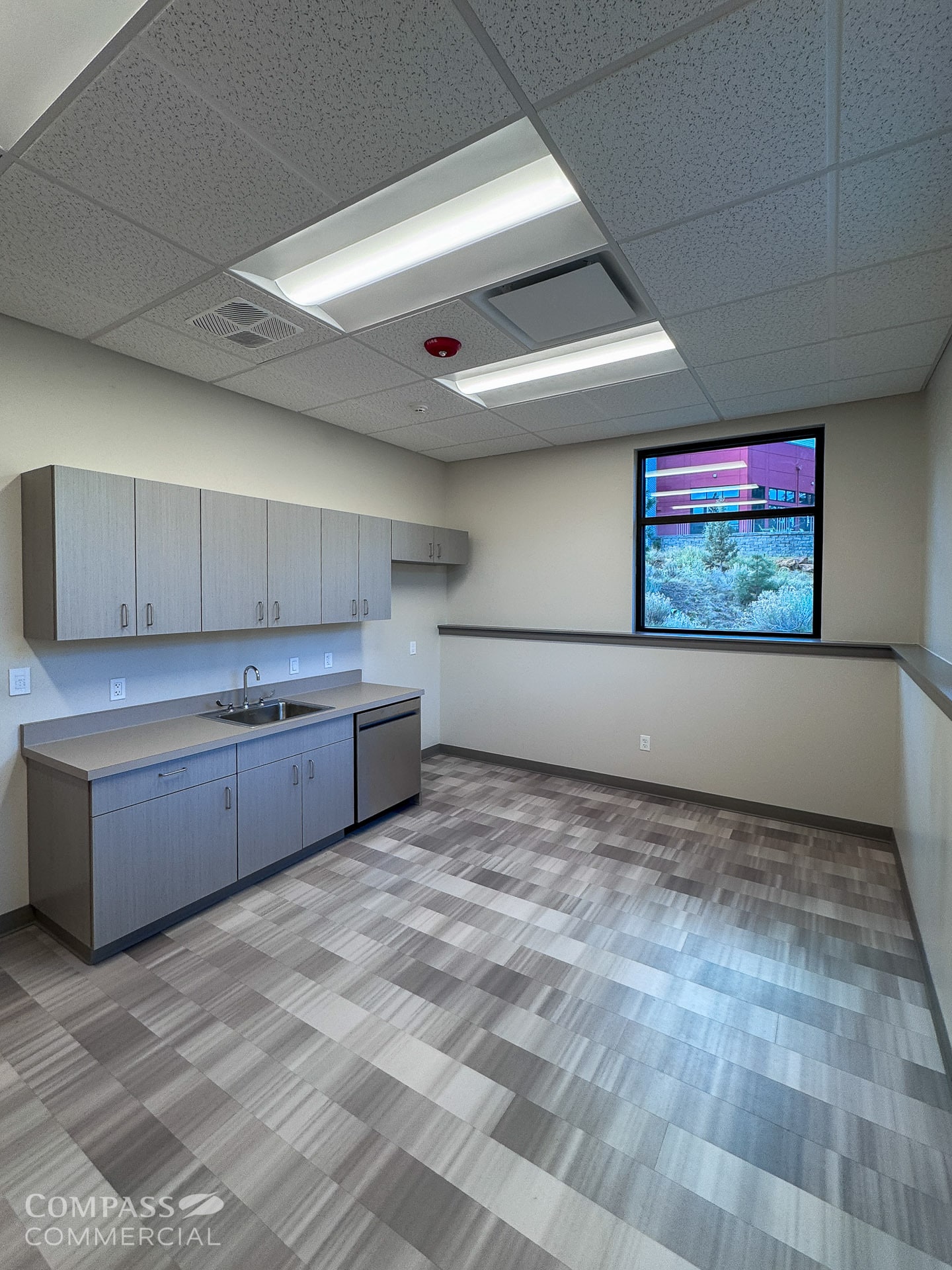 2219 NW Labiche Ln, Bend, OR for lease Interior Photo- Image 1 of 7