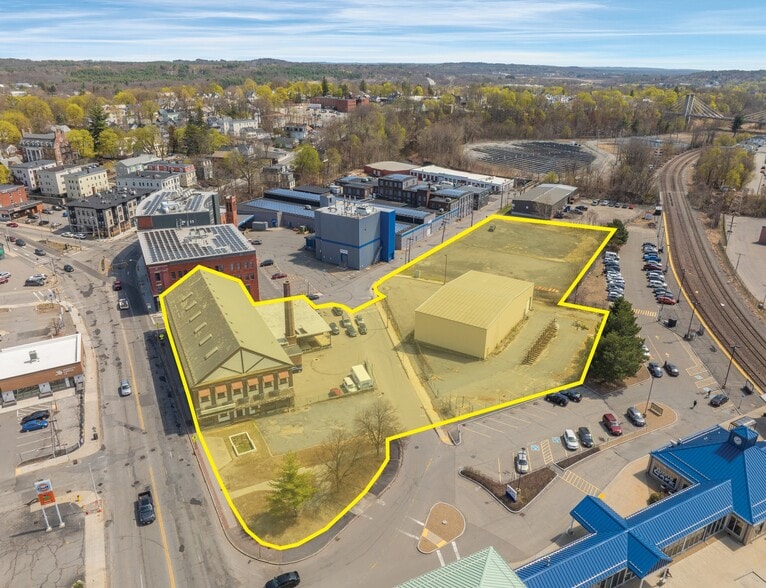 64 Main St, Fitchburg, MA à vendre - Photo du bâtiment - Image 1 de 6