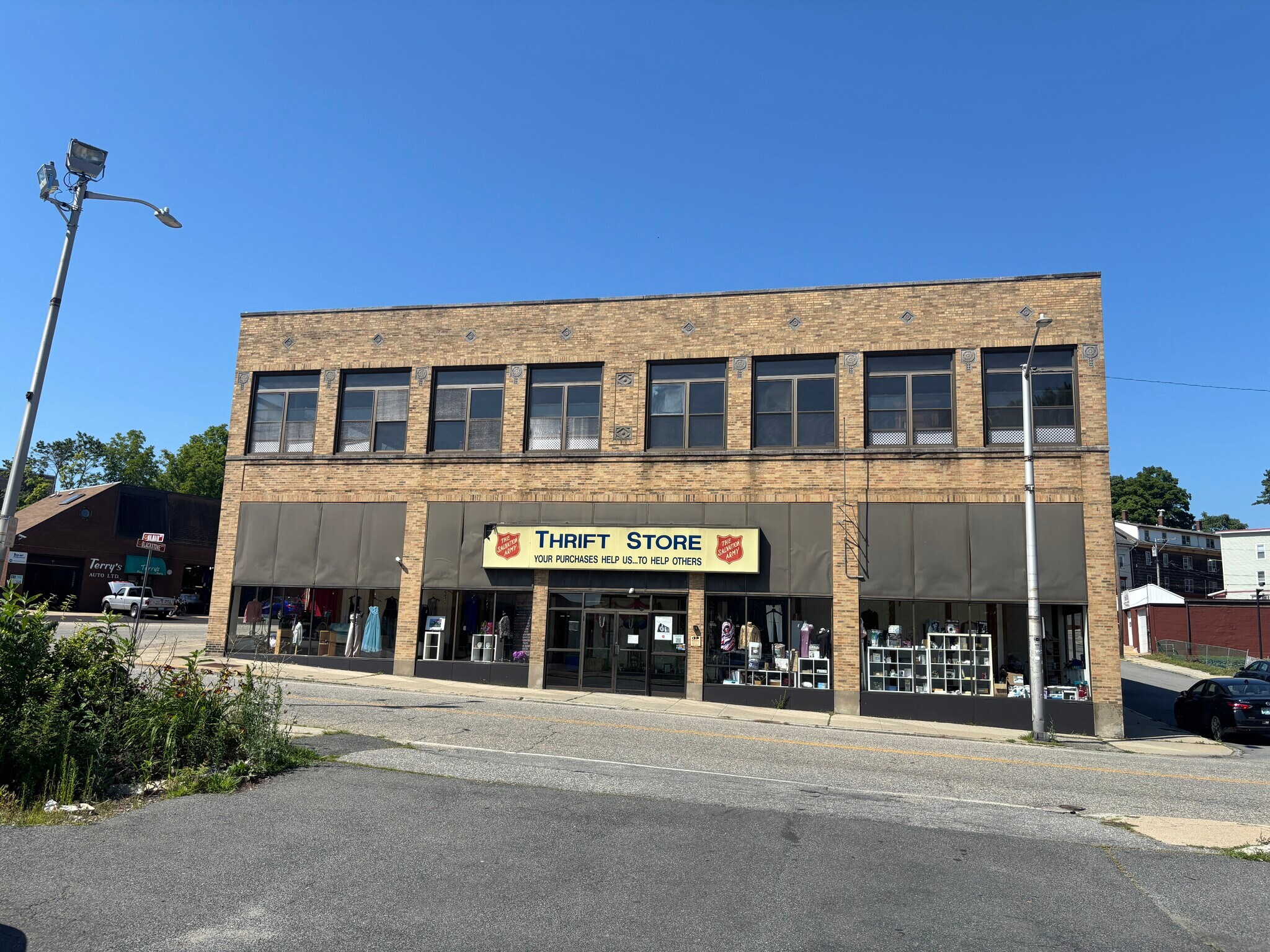 34 Main Street St, Woonsocket, RI à vendre Photo principale- Image 1 de 11