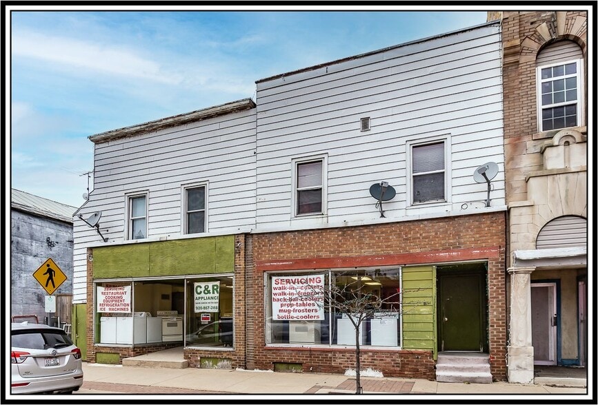 114 E Main St, Weyauwega, WI for sale - Building Photo - Image 1 of 34