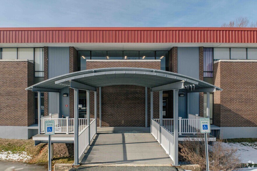 3 Electronics Ave, Danvers, MA à louer - Photo du bâtiment - Image 2 de 5