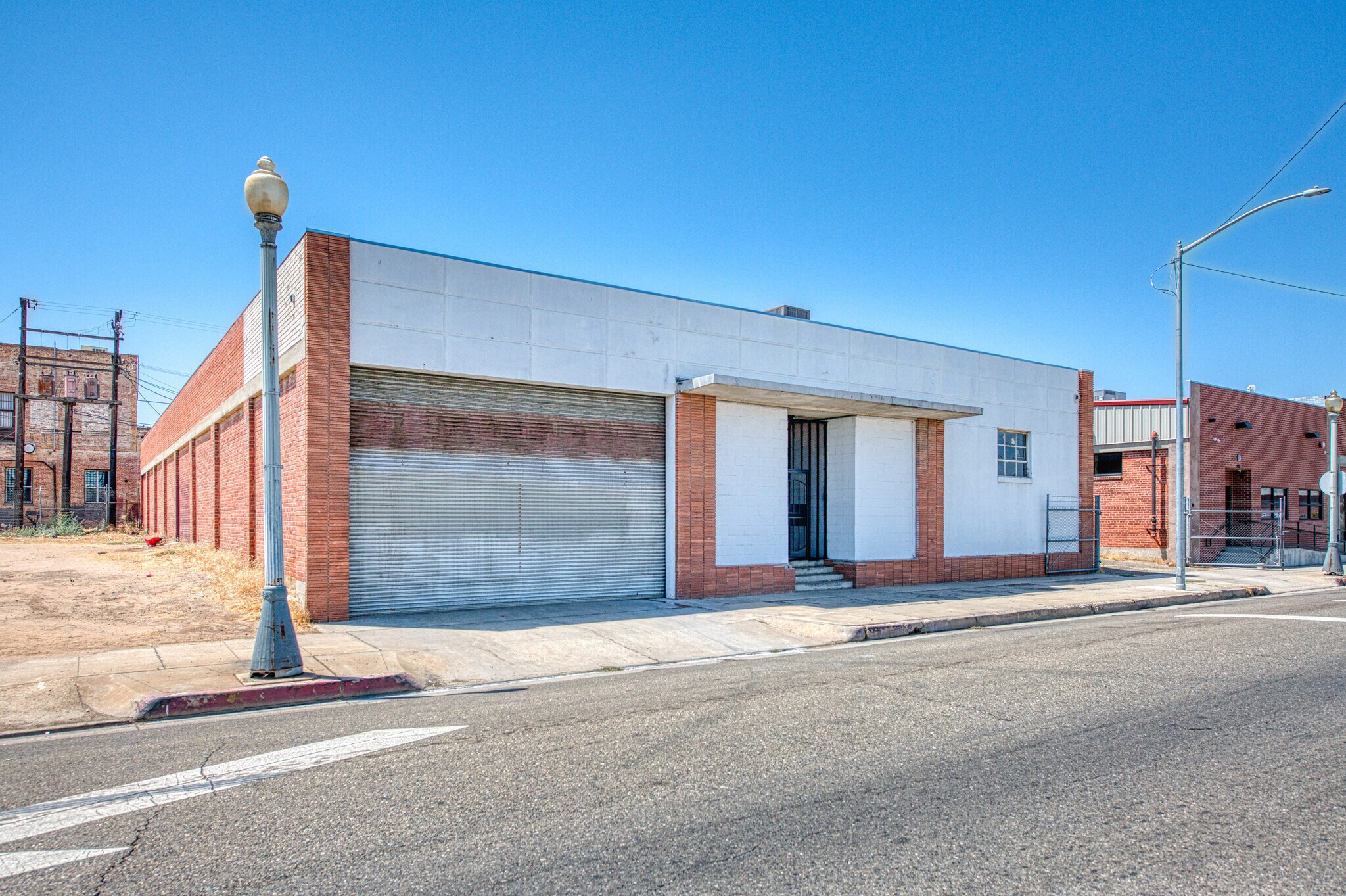 135 Van Ness Ave, Fresno, CA à louer Photo principale- Image 1 de 29