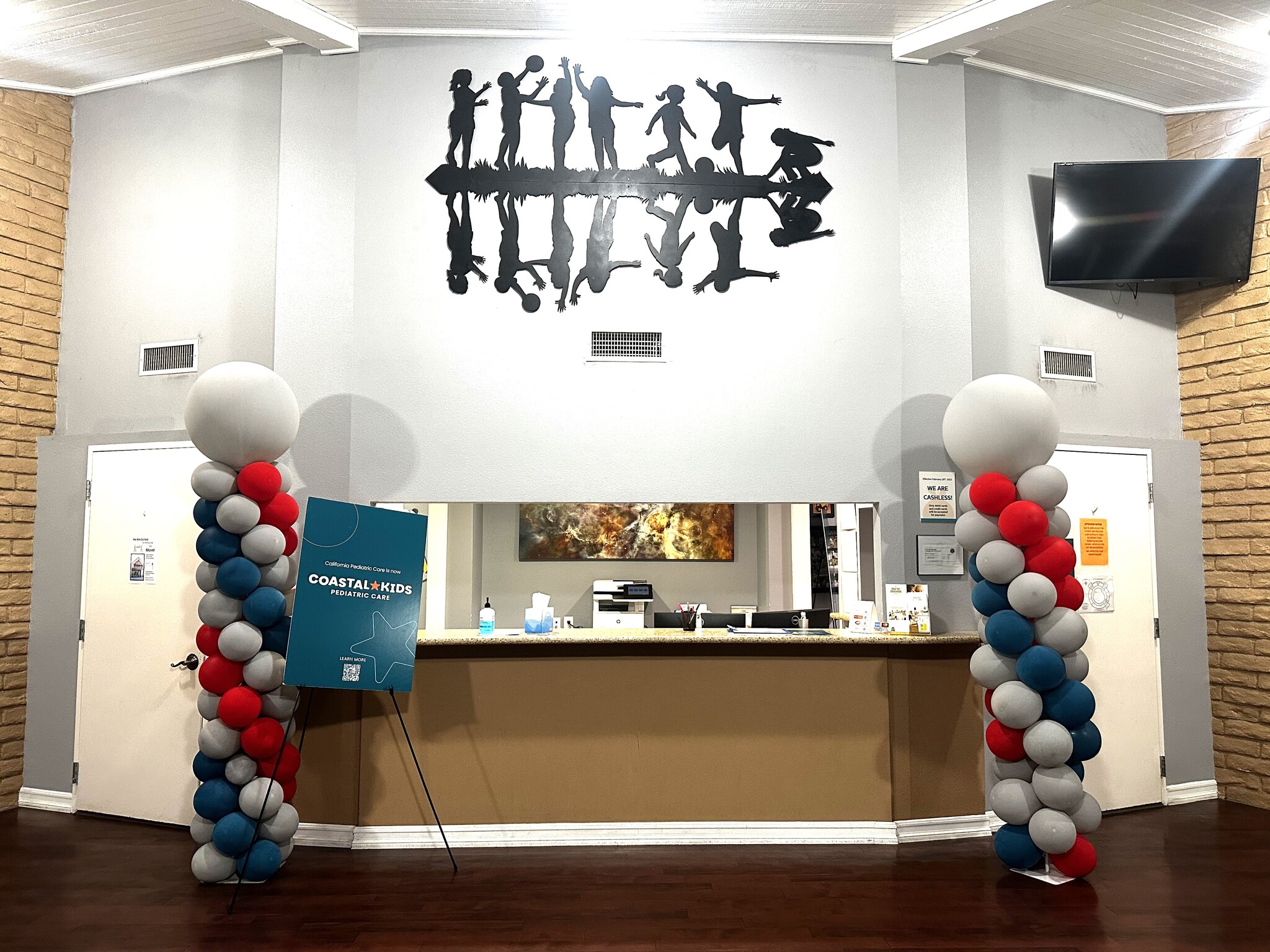 1230 E Arrow Hwy, Upland, CA à louer Photo intérieure- Image 1 de 19