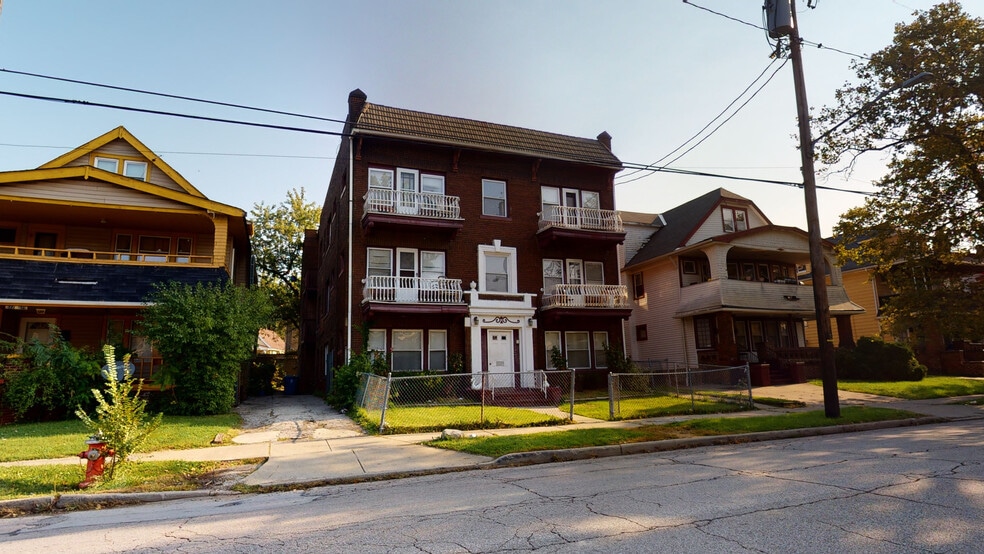 881 Eddy Rd, Cleveland, OH à vendre - Photo du bâtiment - Image 2 de 6