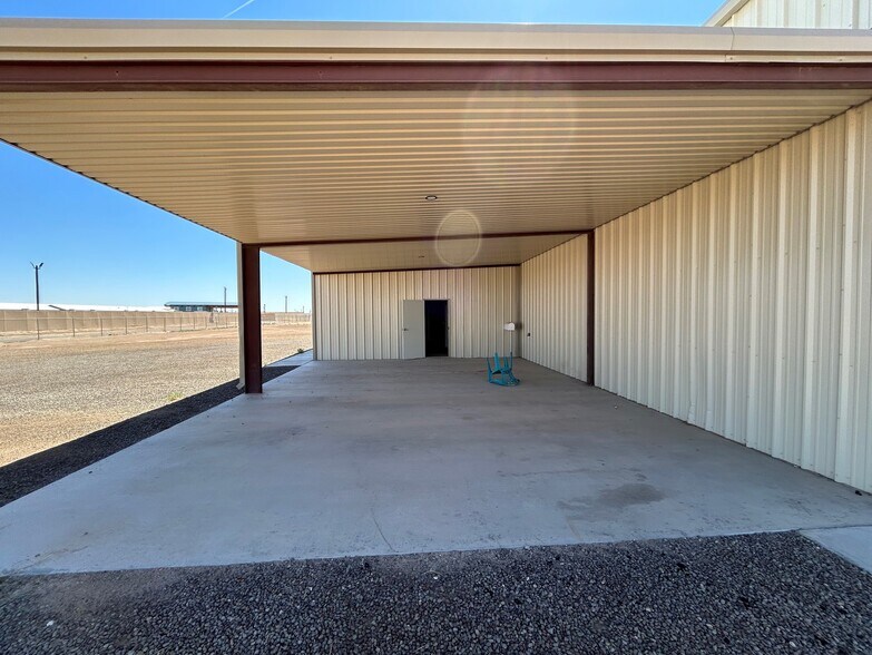 1389 Oil Mil Rd, Pecos, TX à louer - Photo principale - Image 1 de 39