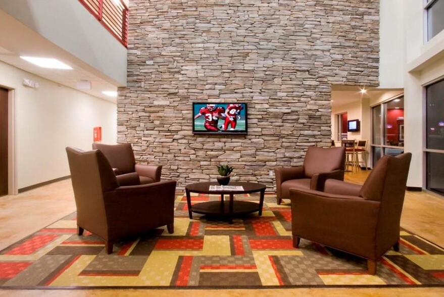 2310 Interstate 10 S, Beaumont, TX for sale - Lobby - Image 2 of 5