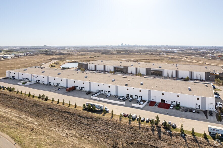 21330 115 Av NW, Edmonton, AB à louer - Aérien - Image 3 de 3