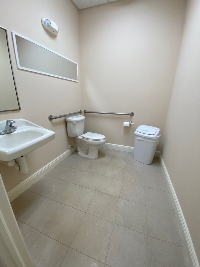 5483 Lee St, Lehigh Acres, FL 33971 - Unit 10 -  - Interior Photo - Image 2 of 11