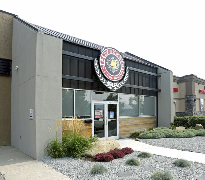 4620-4624 16 Av NW, Calgary, AB à louer - Photo du bâtiment - Image 2 de 14