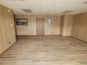 1423 Harlan St, Falls City, NE for lease Interior Photo- Image 1 of 6