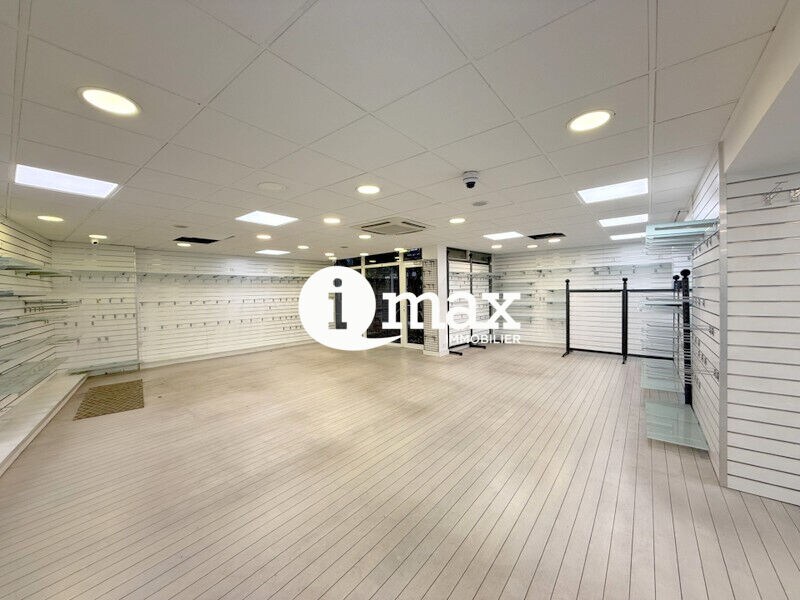 12/16 Place Du Général Leclerc, Suresnes for lease Interior Photo- Image 1 of 7