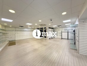 12/16 Place Du Général Leclerc, Suresnes for lease Interior Photo- Image 1 of 7