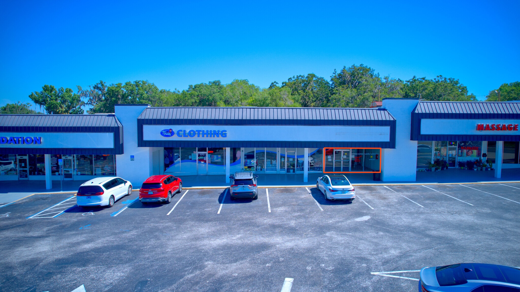 650-698 S Broad St, Brooksville, FL à louer Photo intérieure- Image 1 de 3