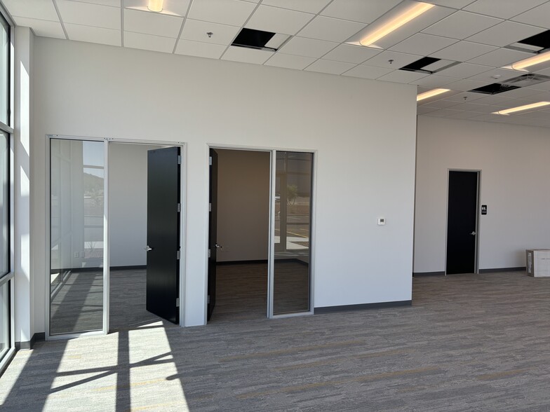 500 E Pinnacle Peak Rd, Phoenix, AZ for lease - Building Photo - Image 3 of 13