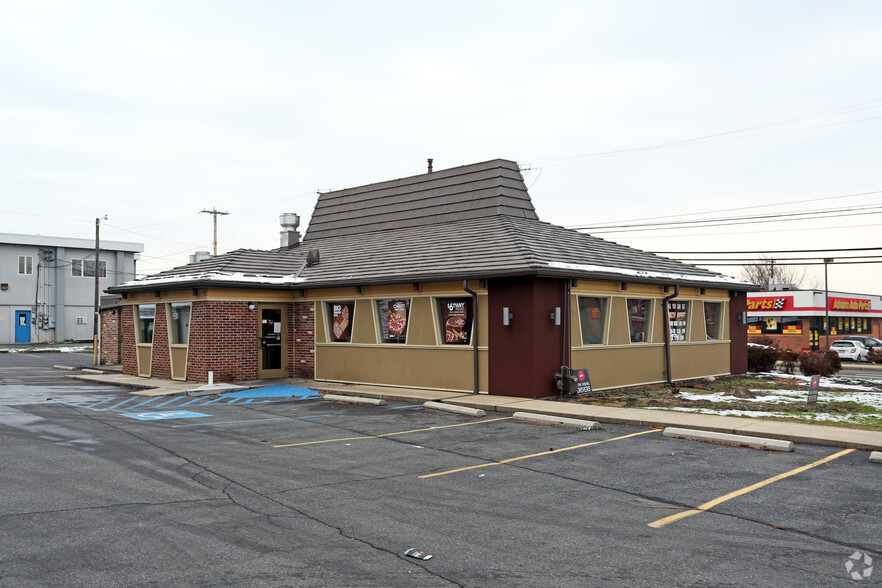 1010 Chestnut St, Emmaus, PA for sale - Building Photo - Image 1 of 1