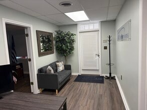 133 E 1st North St, Summerville, SC for lease Interior Photo- Image 2 of 8