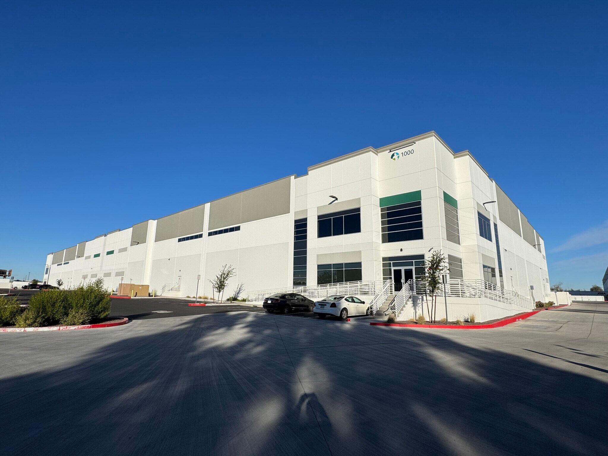 1000 E Hammond Ln, Phoenix, AZ à louer Photo du bâtiment- Image 1 de 2