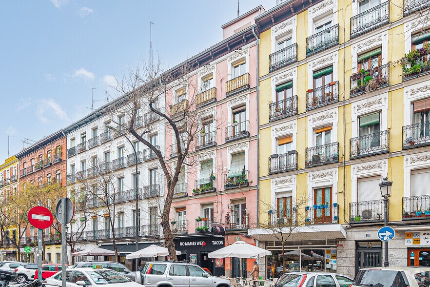 Immeuble residentiel dans Madrid, Madrid à vendre - Photo du bâtiment - Image 2 de 2