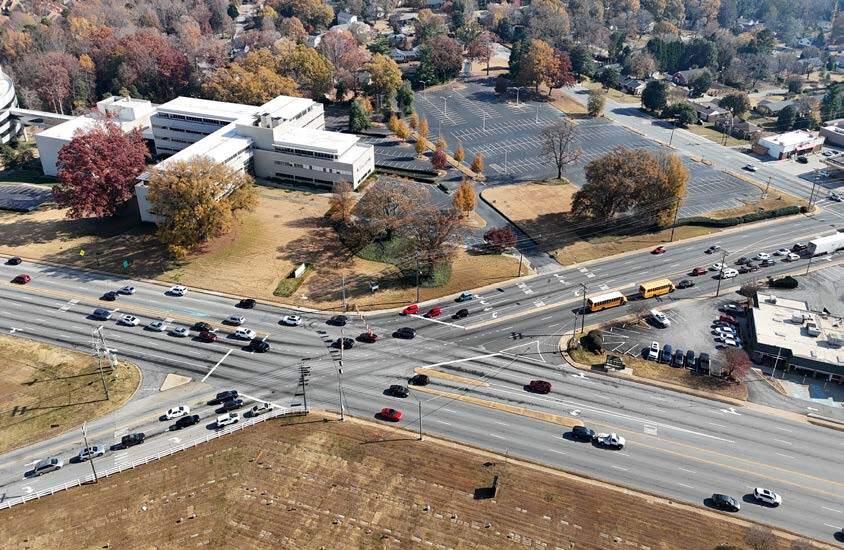 2000 Wade Hampton Blvd, Greenville, SC for lease - Building Photo - Image 2 of 3