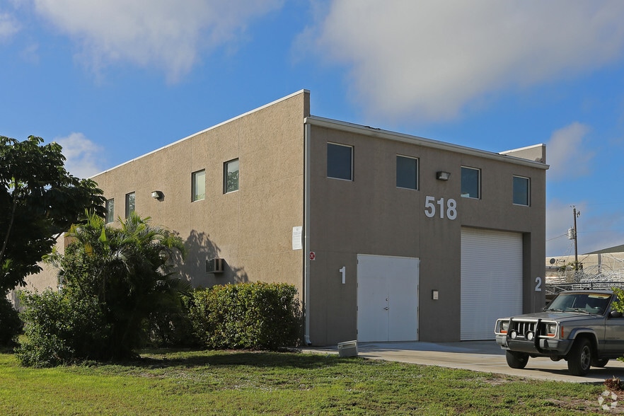 518 Pine Ter, West Palm Beach, FL for lease - Building Photo - Image 2 of 3