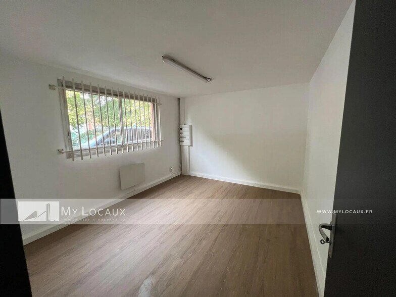 Flex in SAINT-OUEN-L'AUMONE for lease - Interior Photo - Image 3 of 5