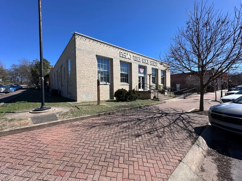 101 Broadway St S, Siloam Springs, AR à vendre - Photo du bâtiment - Image 2 de 11
