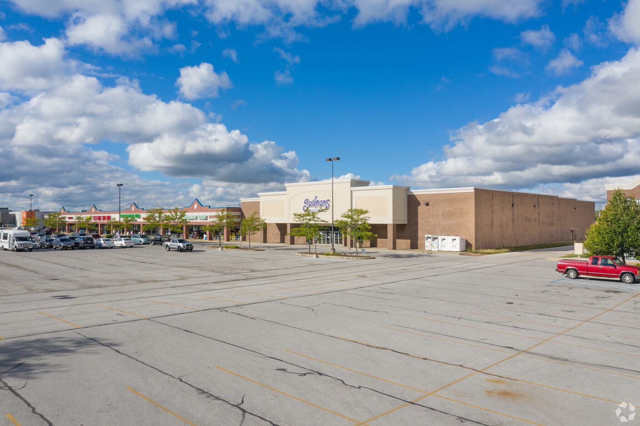 2180-2184 Sean Dr, Fremont, OH for lease Primary Photo- Image 1 of 9