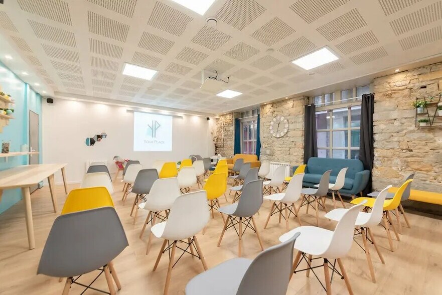 Retail in Lyon for lease - Interior Photo - Image 2 of 10