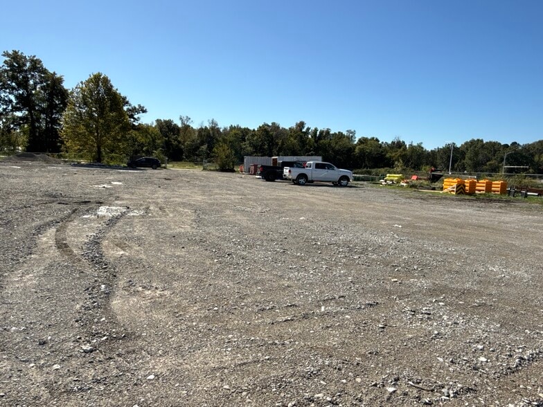 Land in Carbondale, IL for sale - Building Photo - Image 1 of 3