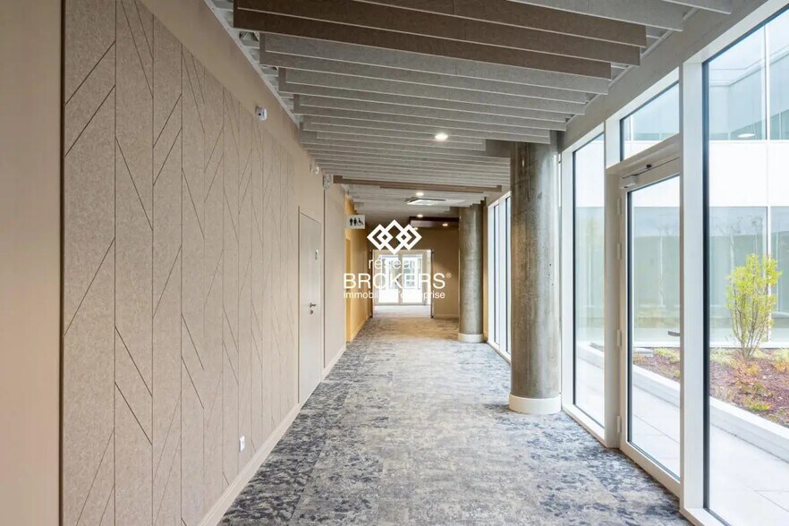 Bureau dans Bourg-en-Bresse à louer - Hall d’entrée - Image 3 de 10