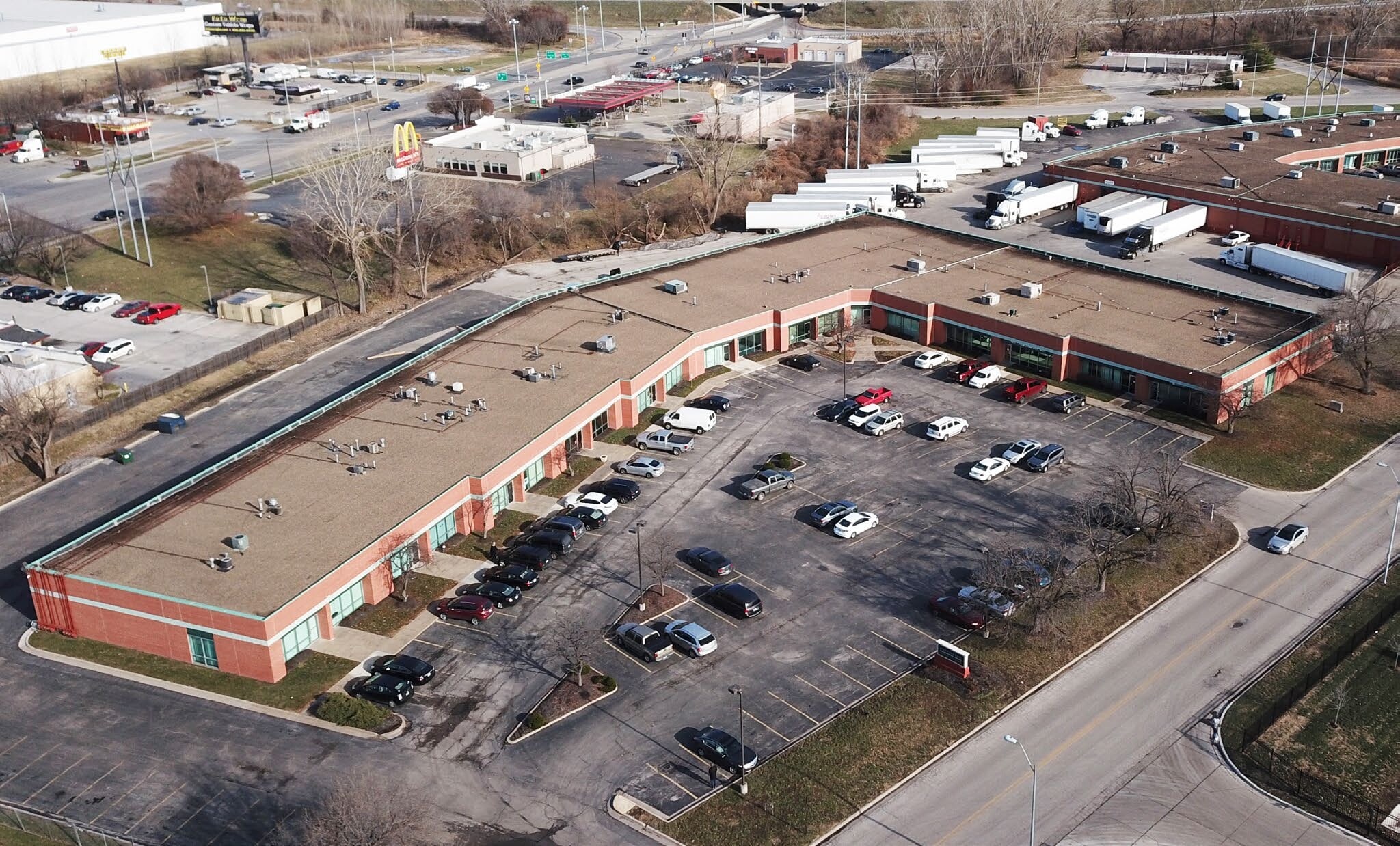 7000-7048 Universal Ave, Kansas City, MO for lease Primary Photo- Image 1 of 4