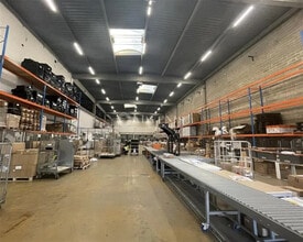 Flex in Le Blanc-Mesnil for lease Building Photo- Image 2 of 2